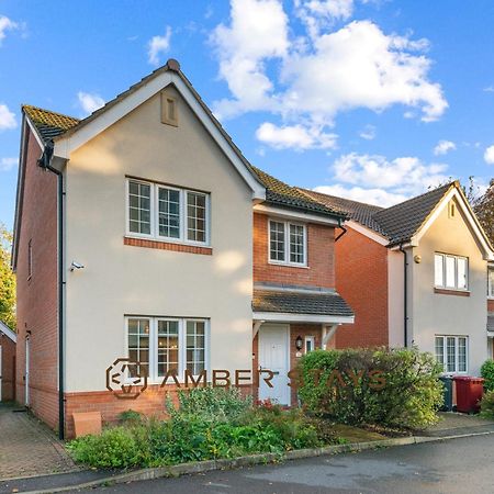 Spacious 5 Bed House In Reading By Amber Stays, Perfect For Business & Contractors, Sleeps 12! Eksteriør bilde