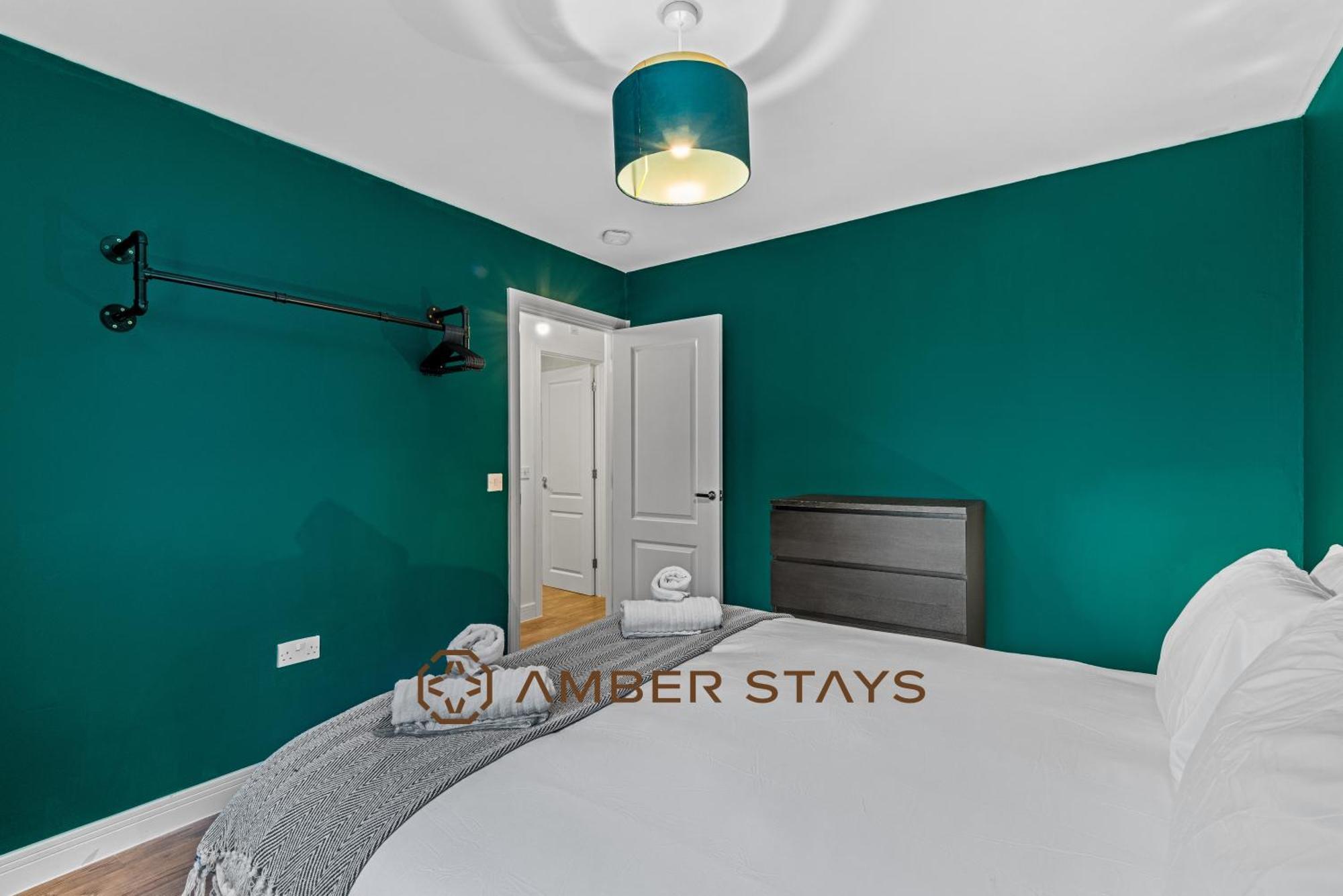Spacious 5 Bed House In Reading By Amber Stays, Perfect For Business & Contractors, Sleeps 12! Eksteriør bilde