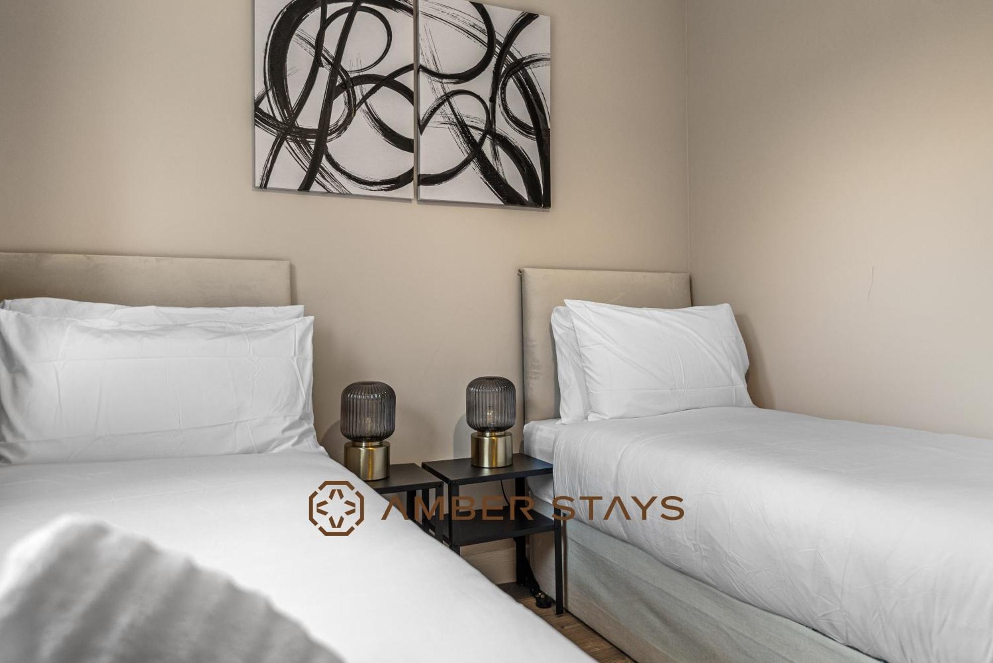 Spacious 5 Bed House In Reading By Amber Stays, Perfect For Business & Contractors, Sleeps 12! Eksteriør bilde