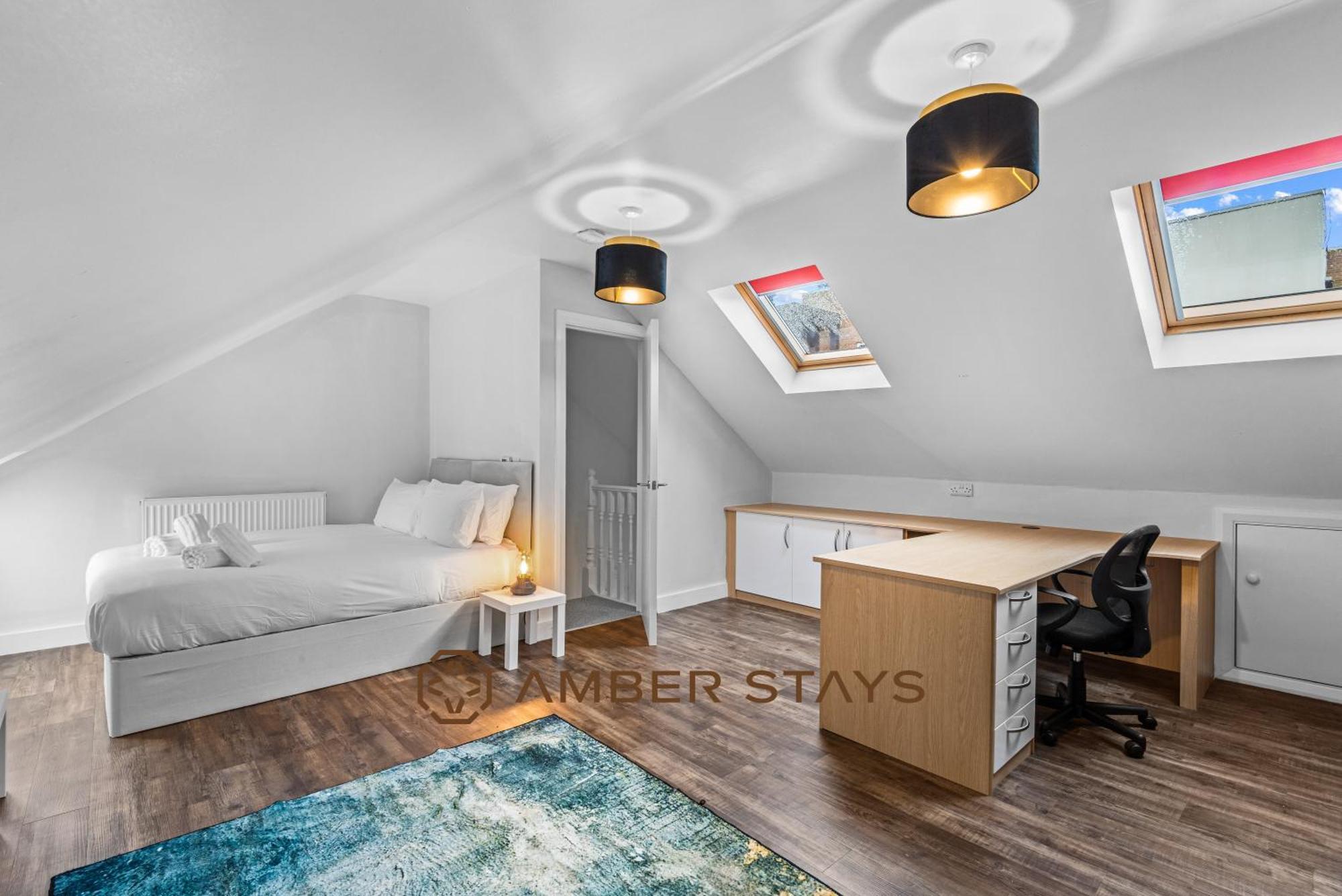 Spacious 5 Bed House In Reading By Amber Stays, Perfect For Business & Contractors, Sleeps 12! Eksteriør bilde