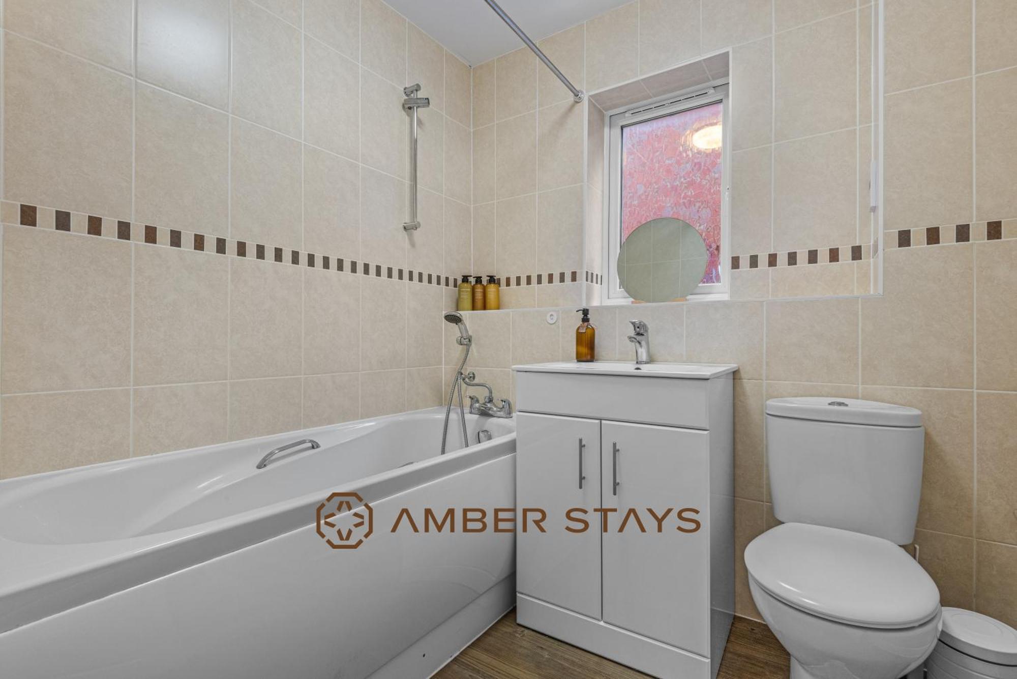 Spacious 5 Bed House In Reading By Amber Stays, Perfect For Business & Contractors, Sleeps 12! Eksteriør bilde