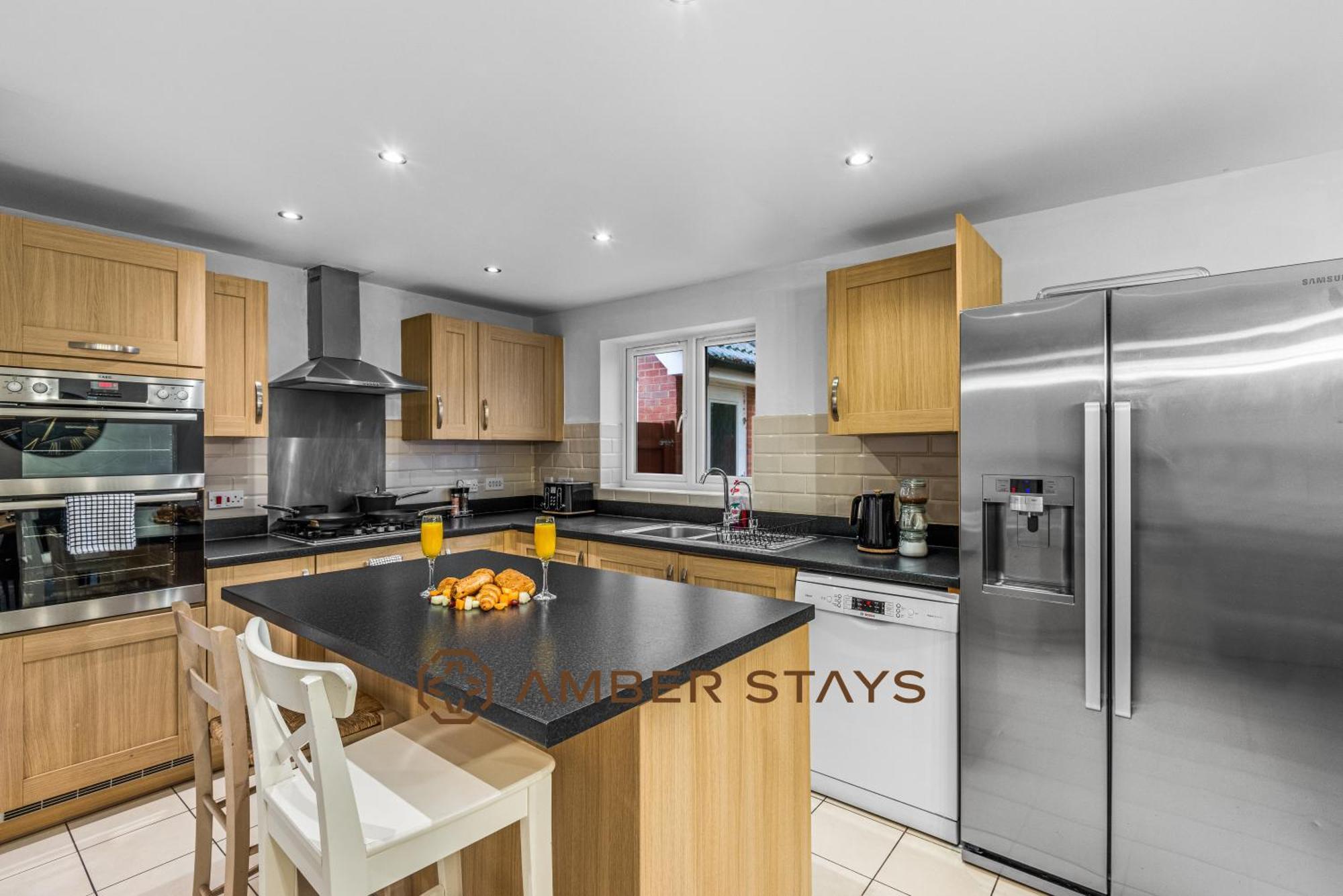 Spacious 5 Bed House In Reading By Amber Stays, Perfect For Business & Contractors, Sleeps 12! Eksteriør bilde