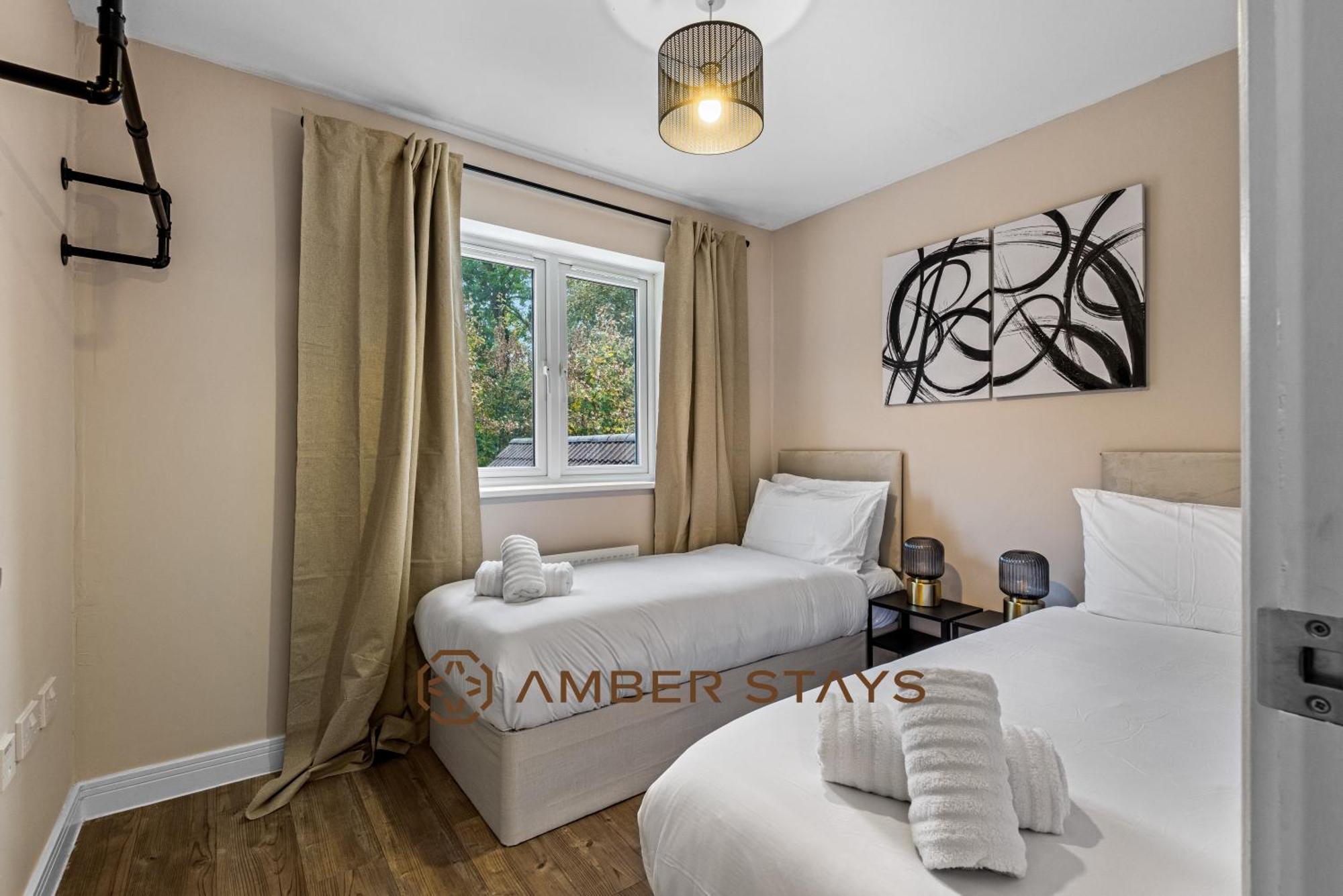 Spacious 5 Bed House In Reading By Amber Stays, Perfect For Business & Contractors, Sleeps 12! Eksteriør bilde