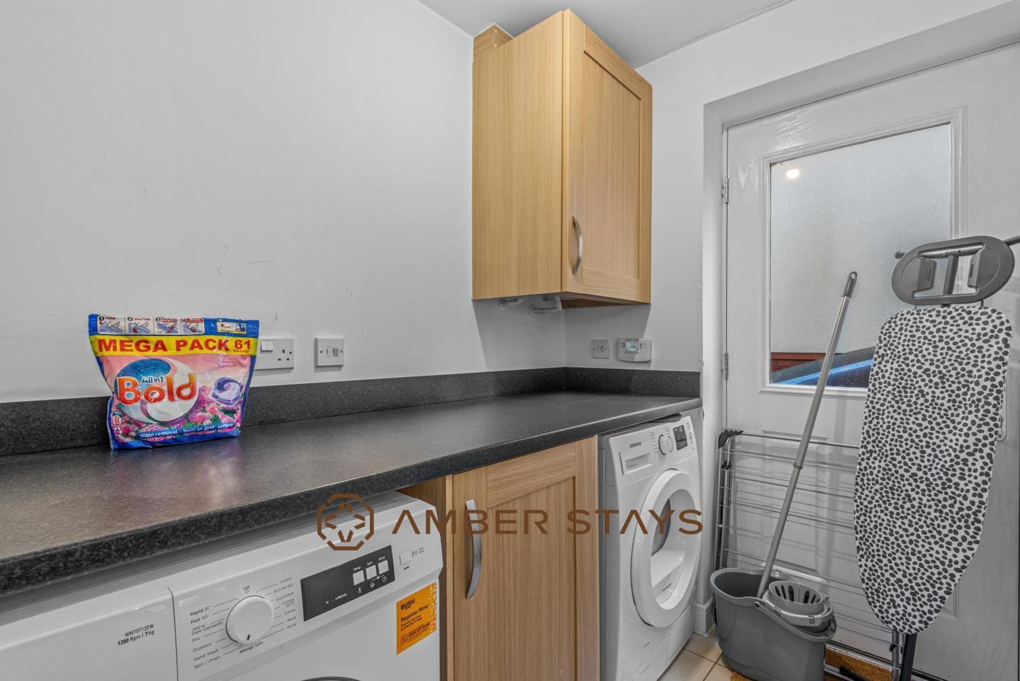 Spacious 5 Bed House In Reading By Amber Stays, Perfect For Business & Contractors, Sleeps 12! Eksteriør bilde
