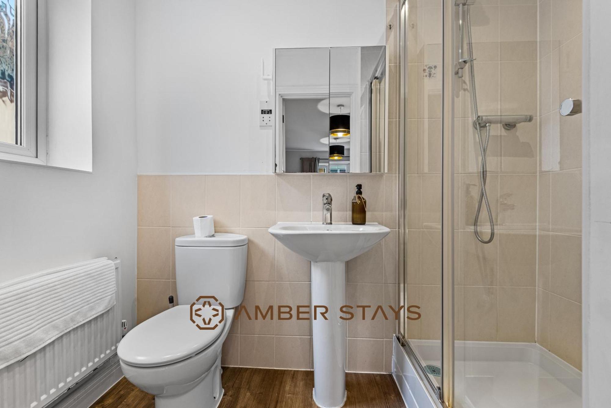 Spacious 5 Bed House In Reading By Amber Stays, Perfect For Business & Contractors, Sleeps 12! Eksteriør bilde